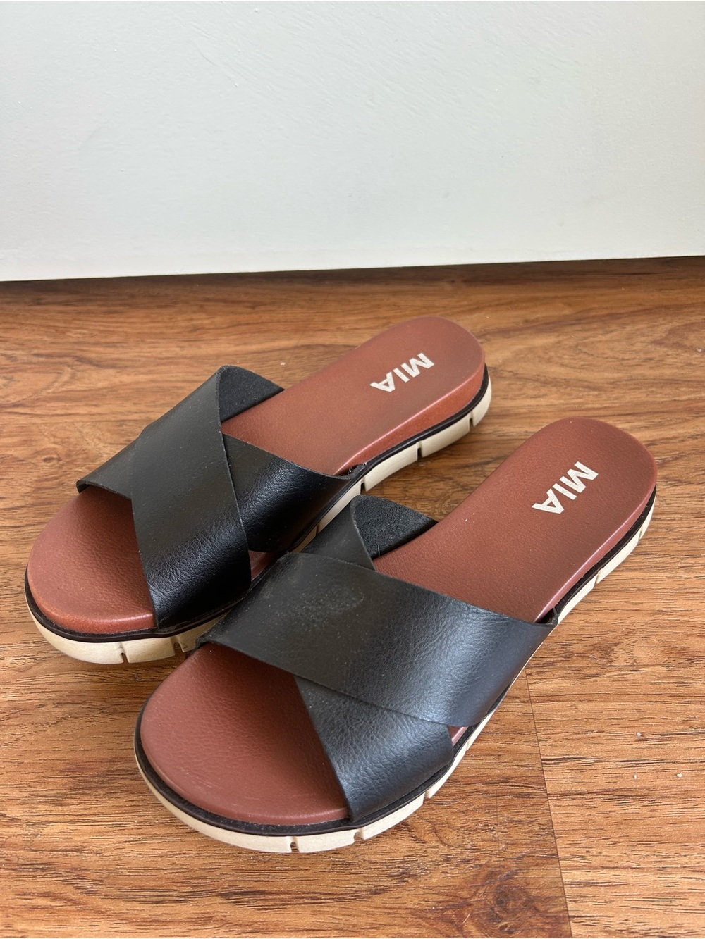 Mia Black Leather Platform Sandals - Size 7